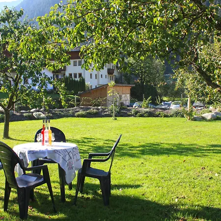 - Premium Mountain&garden Apartmanhotel Mayrhofen