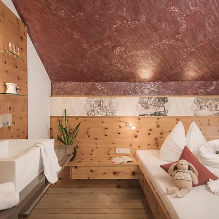 - Premium Mountain&garden